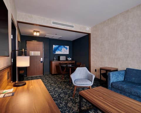 Communal lounge/ TV room, Living room, Seating area, hair dresser, air conditioner