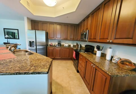Naples Bay Resort Condo with Fabulous Amenities, near Beach & Downtown! Condo in East Naples