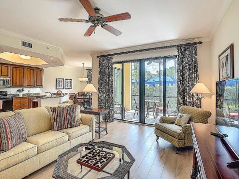 Naples Bay Resort Condo with Fabulous Amenities, near Beach & Downtown! Eigentumswohnung in East Naples
