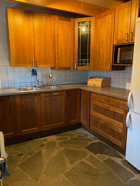 Kitchen or kitchenette, Communal kitchen