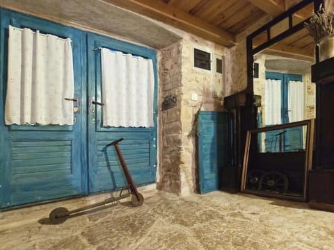 450 year-old house with a garden House in Stari Grad