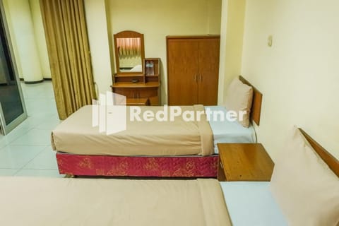 Grand Kembar Hotel Mitra RedDoorz Hotel in Bandung