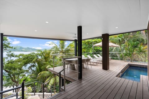 5-BD Beachfront, Ocean-View Hillside Home House in Playa Flamingo