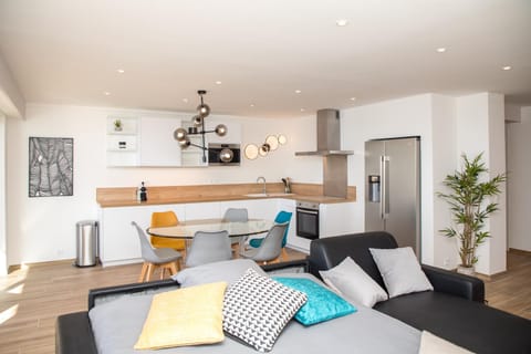 Seating area, Dining area