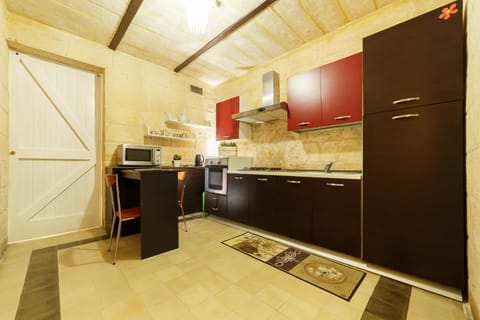 Kitchen or kitchenette, Communal kitchen