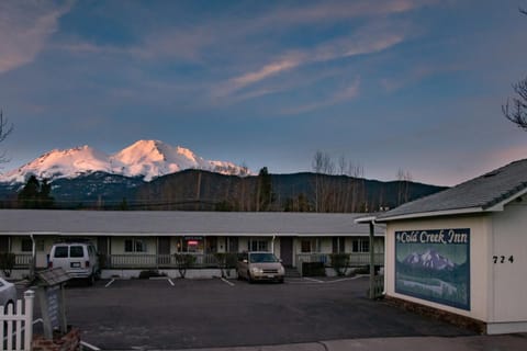Cold Creek Inn Posada in Mount Shasta