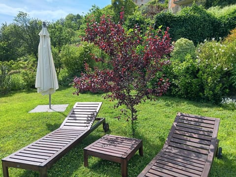 Monti Guesthouse Bed and Breakfast in Province of Massa and Carrara