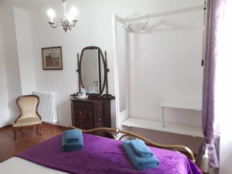 Monti Guesthouse Bed and Breakfast in Province of Massa and Carrara