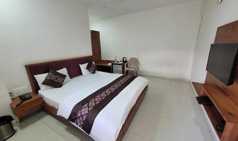 FabHotel Maa Gayatri Hotel in Vadodara