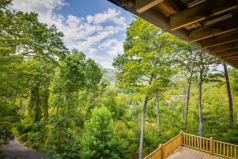 Hand Hewn Hideaway Stunning Gatlinburg Cabin with Hot Tub Table Games and Outdoor Oasis House in Gatlinburg
