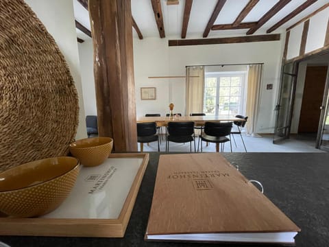 Seating area, Dining area