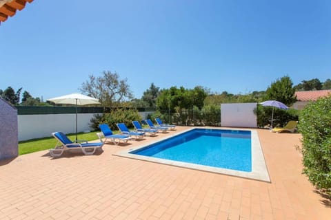 Casa Silver, Gale - Sleeps 9 close to amenities and beach! Gasthof in Guia