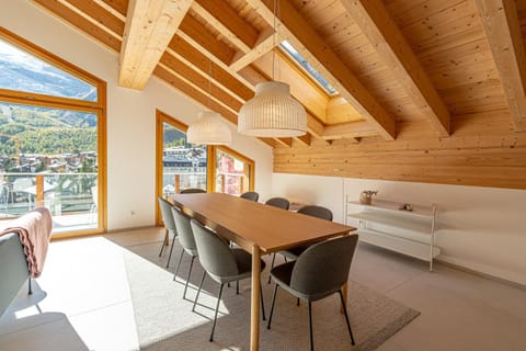 View (from property/room), Balcony/Terrace, Dining area