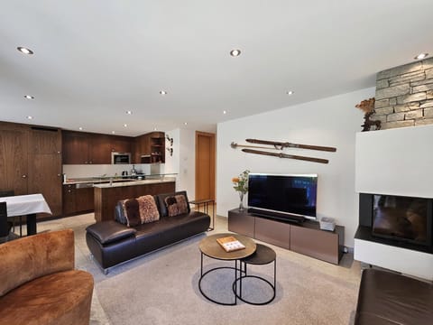 Communal lounge/ TV room, Living room