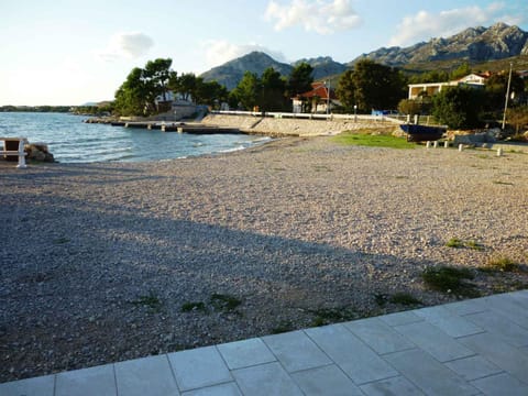 Apartments in Starigrad-Paklenica 41220 Apartment in Seline