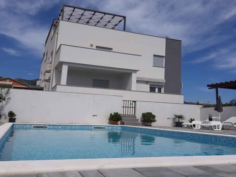 Property building, Summer, Swimming pool