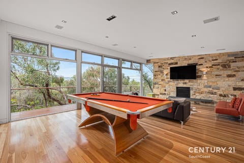 Billiard, TV and multimedia, Living room, Seating area, Garden view