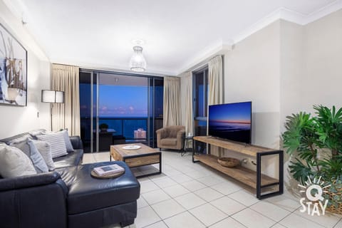 Central 2 Bedroom Ocean View Apartments at Chevron Reniassance Condo in Surfers Paradise