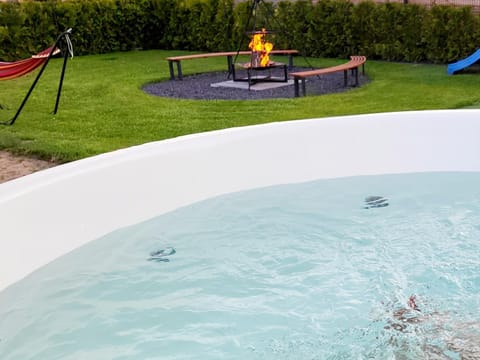Day, Natural landscape, Garden, Hot Tub, Garden view