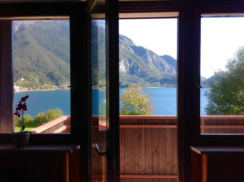 Balcony/Terrace, Lake view