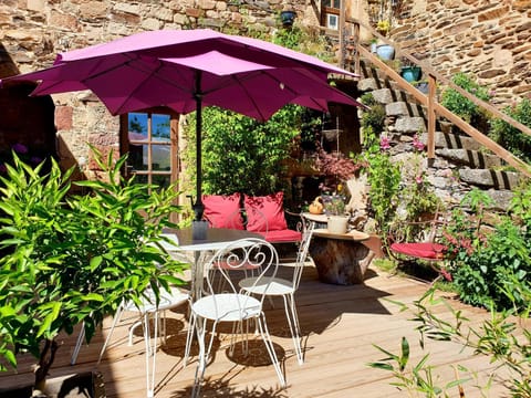 Patio, BBQ facilities, Balcony/Terrace, Living room, Dining area, Inner courtyard view
