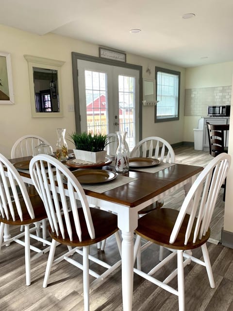 Group HQ, 9BR Near Falls, Casino & Attractions House in Niagara Falls