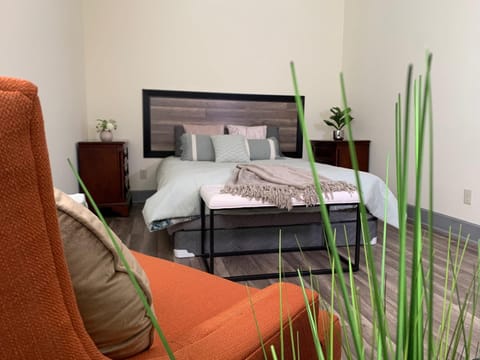 Perfect 6BR Stay Near Falls & Attractions House in Niagara Falls