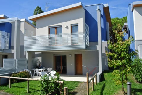 Property building, Balcony/Terrace, Garden view
