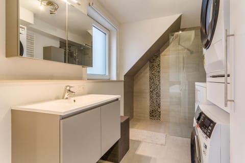 Shower, Bathroom, washing machine, dryer