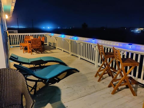 Sunset Sanctuary - Adorable Beach Bungalow with Gorgeous Gulf Views! House in Surfside Beach