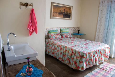 Casa com 3 dormitórios, churrasqueira e apenas 150m da praia - P004 Haus in Peruíbe