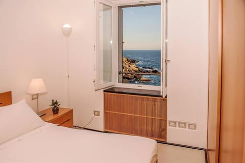 Carattino 12 Idyllic Seafront Retreat Apartment in Vernazza