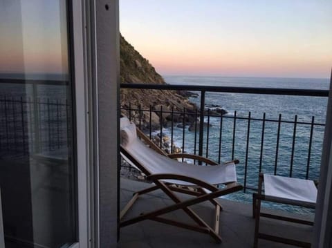 Carattino 12 Idyllic Seafront Retreat Apartment in Vernazza