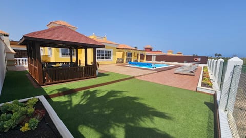 Property building, Pool view, Swimming pool, sunbed