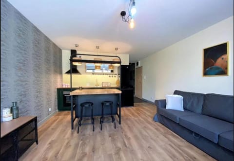 Kitchen or kitchenette, Seating area, Dining area