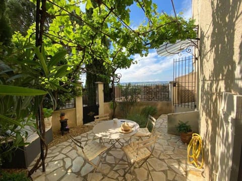 Property building, View (from property/room), Balcony/Terrace