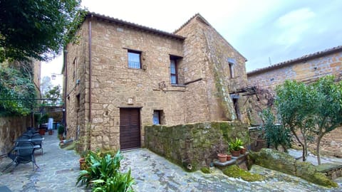 Il Vento e la Ginestra Condo in Civita di Bagnoregio