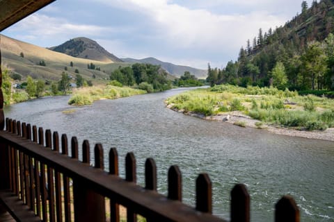 River's Fork Lodge Nature lodge in Salmon River