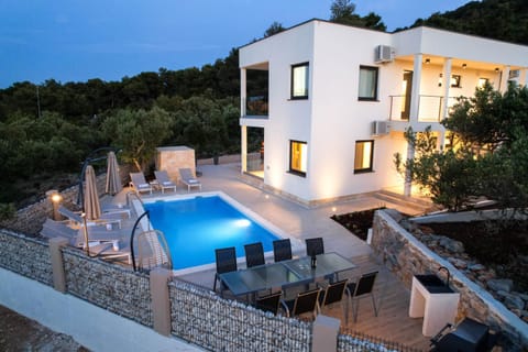 Luxury Apartments Mauro with Heated Pool Apartment in Zadar County