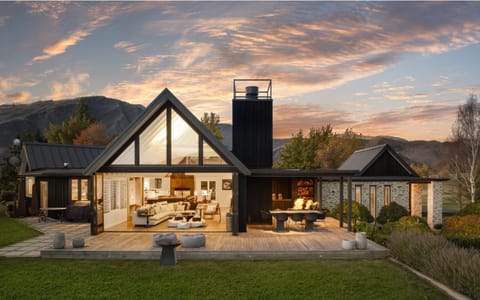 Aroha Homestead Luxury Holiday Home by MajorDomo Villa in Arrowtown