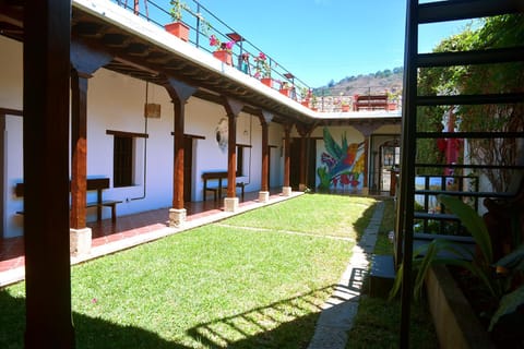 Tzunun Hostel Bed and Breakfast in Antigua Guatemala