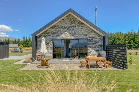 Schist Cabin House in Twizel