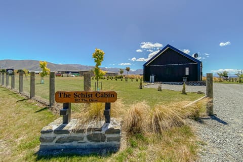 Schist Cabin House in Twizel