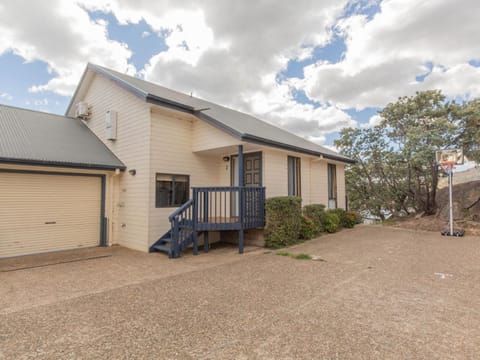 Lakehaus 2 of 11 Rainbow Drive Apartment in East Jindabyne