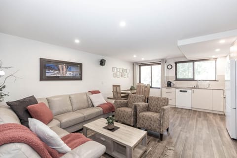 Lake Pines 2 of 24 Cobbon Crescent Free WiFi and Stay 7 nights only pay 6 Condominio in East Jindabyne