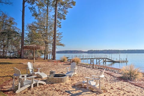 Lake Murray Waterfront Retreat with Dock and Deck House in Leesville