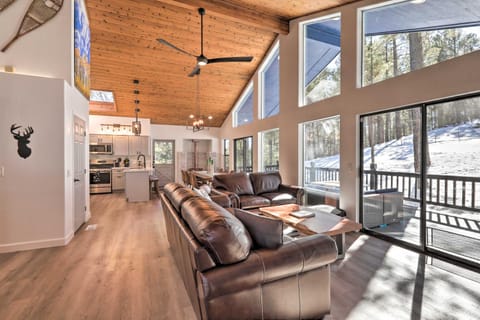Bright Hideaway with Fire Pit Golf, Ski and Hike Casa in Kachina Village