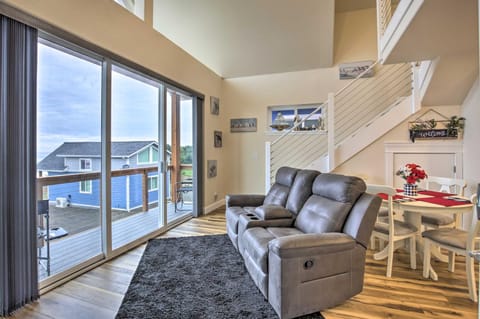 Peaceful Fall Escape Oregon Home with Ocean View Apartment in Oregon