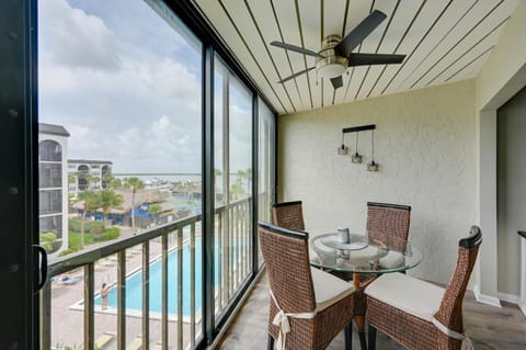 Waterfront Marco Island Condo with Pool and Hot Tub! Copropriété in Marco Island