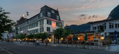 Property building, Facade/entrance, Balcony/Terrace, Street view
